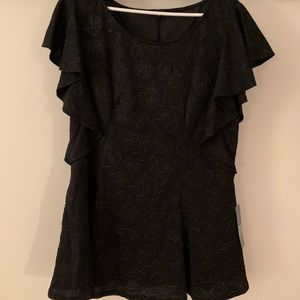 Flutter sleeve embossed top.